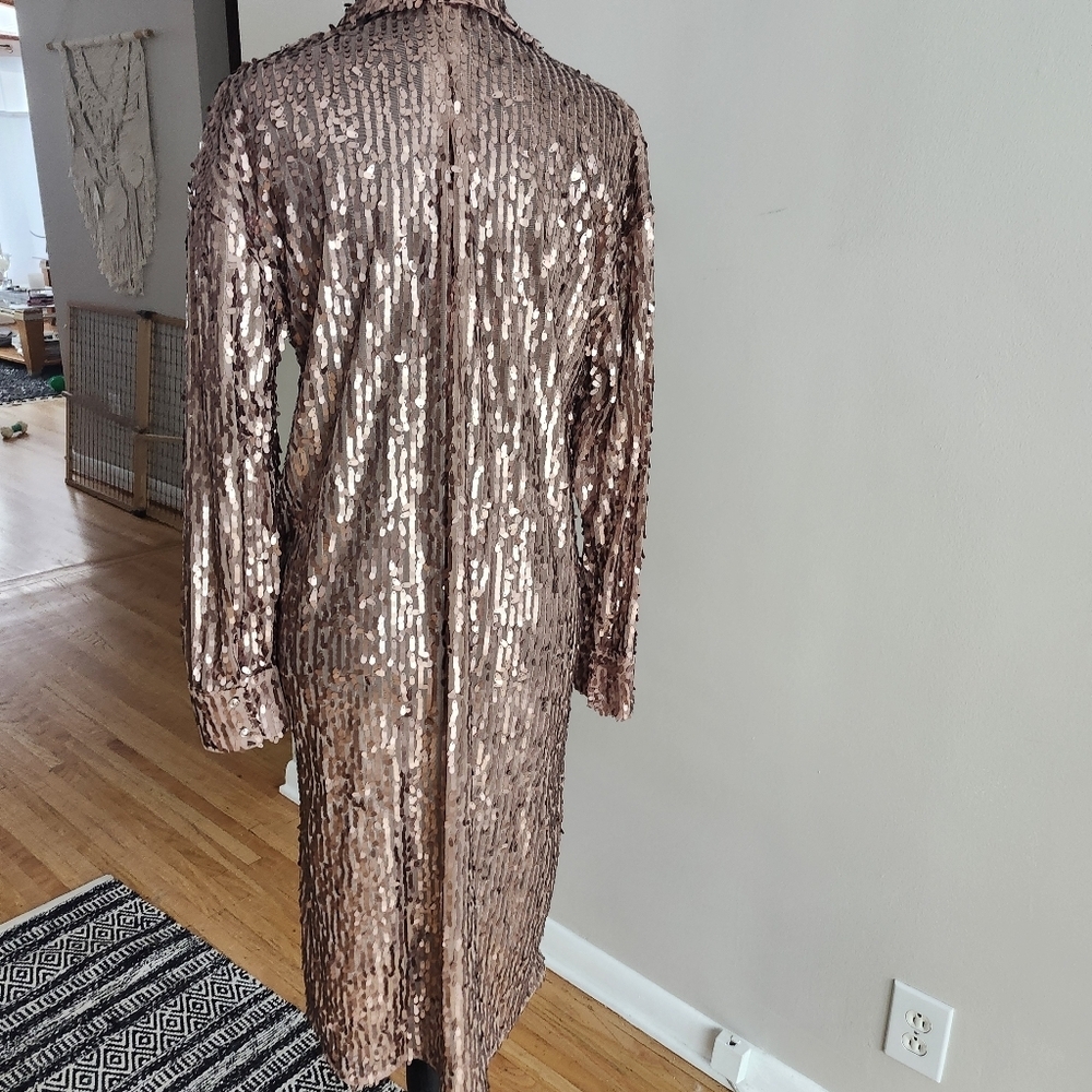 ONTWELFTH Elegant Sequin Duster in Gold - Picture 2 of 5